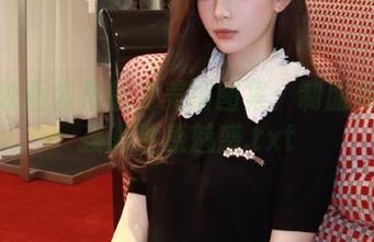 兔玩映画发布魅力美图图集：制服裸腿女孩的性感魅惑.txt