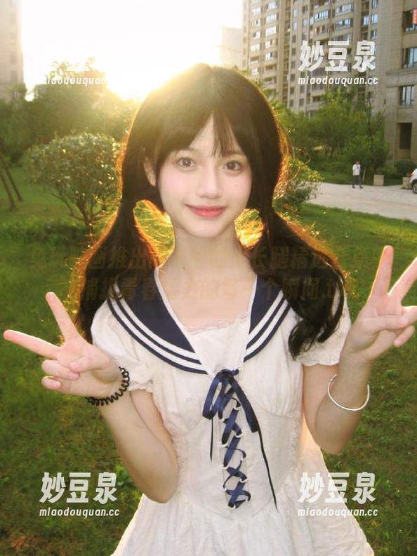 兔玩映画推出阳光中的大长腿精选合集中，捕捉青春活力的每一个瞬间.txt