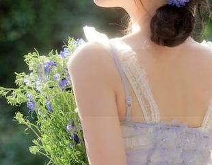 初夏女神 - 环环红裙写真作品全新上线，分享美丽资源与创意灵感.txt