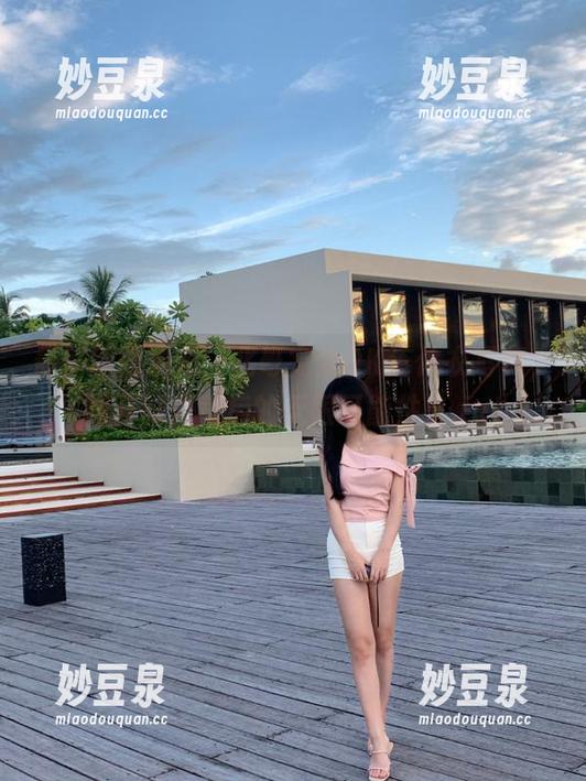 最新原图发布：北哥完全OK连体衣写真，揭开时尚背后的无限可能性！.txt