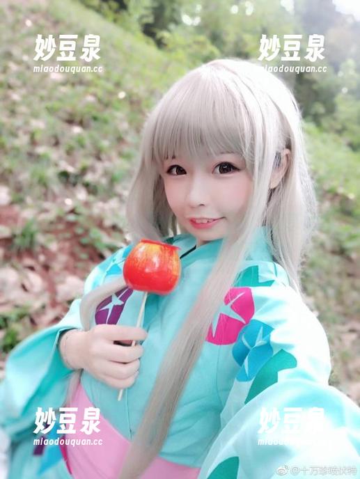 感受十万珍吱伏特的睡裙风情，分享她每一幅写真作品的美丽故事.txt