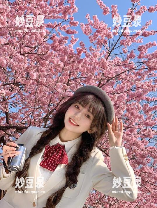 南鸽少女写真集：分享美丽原图，倾听每个瞬间的心声.txt