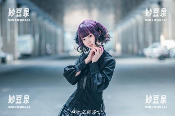 名赖弥七眼镜写真作品：分享她的艺术魅力高清图片.txt