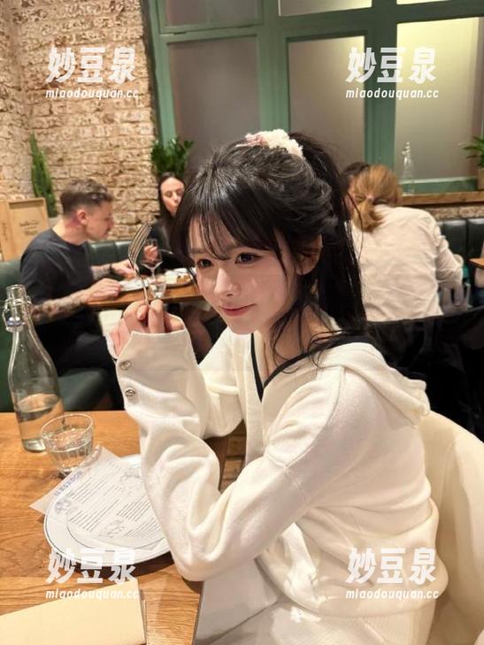 微密圈 - 高清周妍希写真壁纸，尽在美不美看大腿，带你领略身材魅力.txt