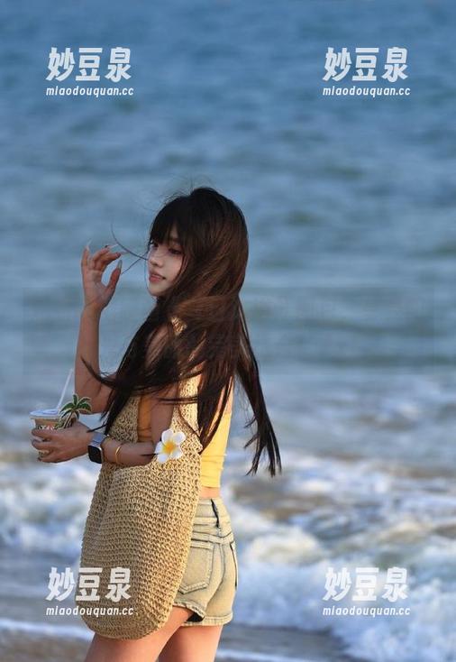 观看喵糖映画《夏日沐浴》图包，享受阳光与美丽的完美结合！.txt