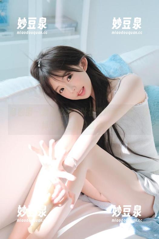 嗲囡囡 - 教室之美：叶初雪精选写真，演绎学生生活的点滴.txt