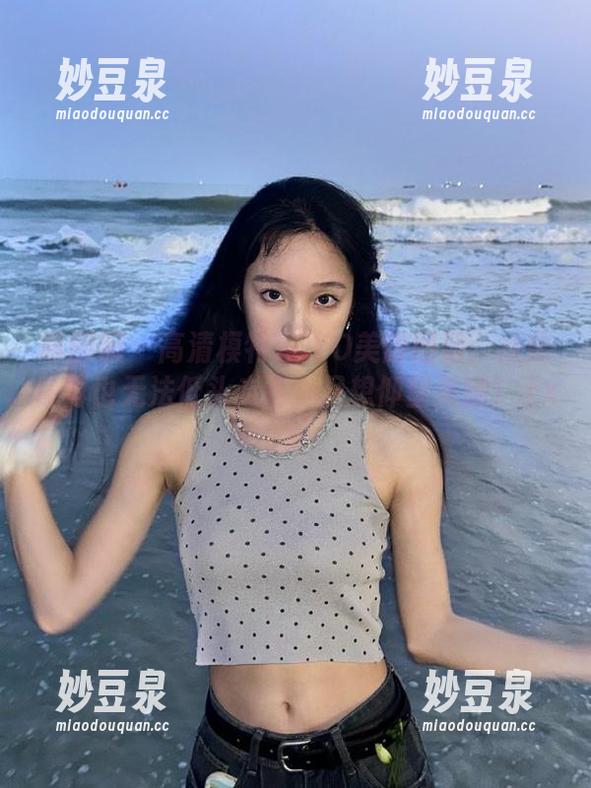 嗲囡囡 - 高清模特YOYO美脚图册：从此你再也无法低头走路，只想仰望美腿！.txt