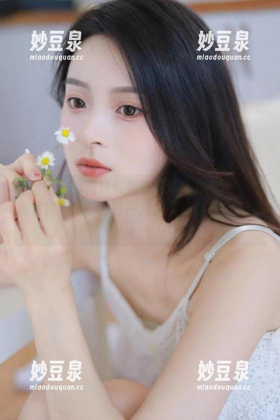 嗲囡囡 - 时尚精致的陈雅漫VICKY女友私房写真合集，独特图片展现她的可爱侧面.txt