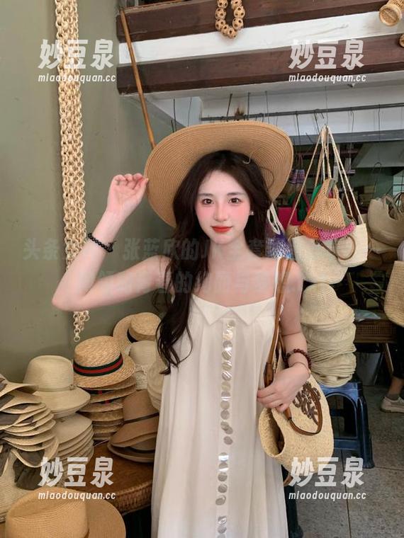 头条女神 - 张蓝欣的JK全套原图分享，一同领略青春的绚丽与梦想.txt