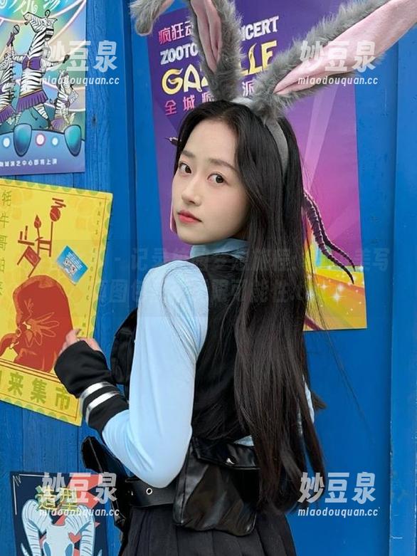 头条女神-李由美 头条女神 - 记录校园梦想旅程:李由美写真图包展现无限可能性.txt