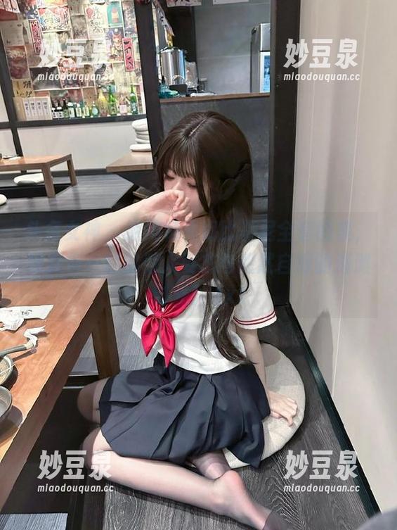 头条女神 - 绝美杨曼妮比基尼全套图集，捕捉每一刻的傲人姿态与悠然自得的海滩时光！.txt