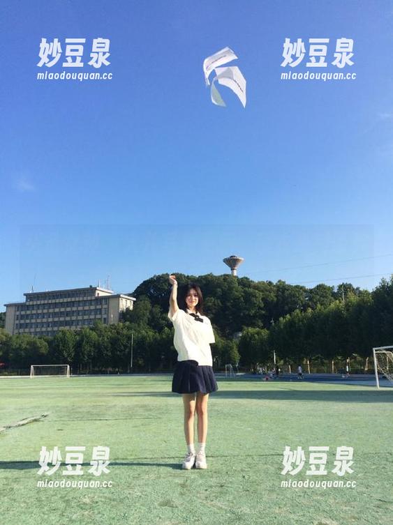 头条女神-火儿 头条女神 - 火儿写真更新,睡衣系列带你领略不一样的夜生活.txt