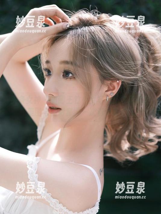 头条女神-王竹 头条女神 - 美丽王竹少女写真:多元风格美图与精彩套图一次看个够.txt