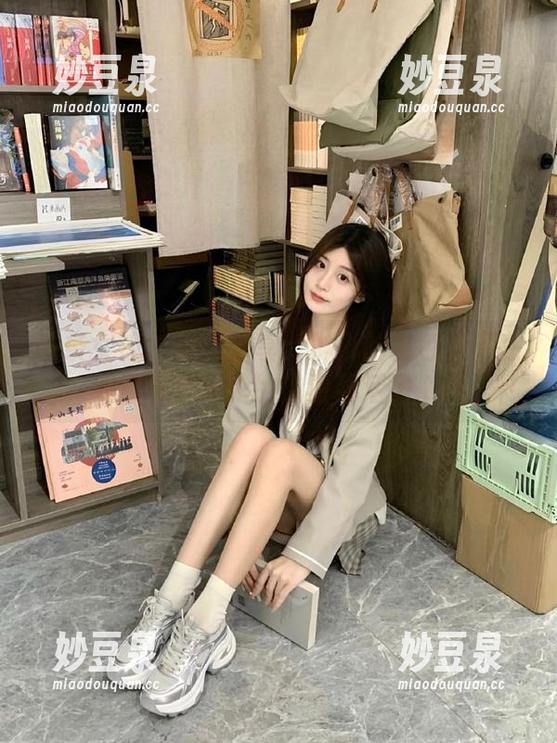 头条女神-琳琳 头条女神 - 美图分享:琳琳的粉色写真在线展现无与伦比的青春活力.txt