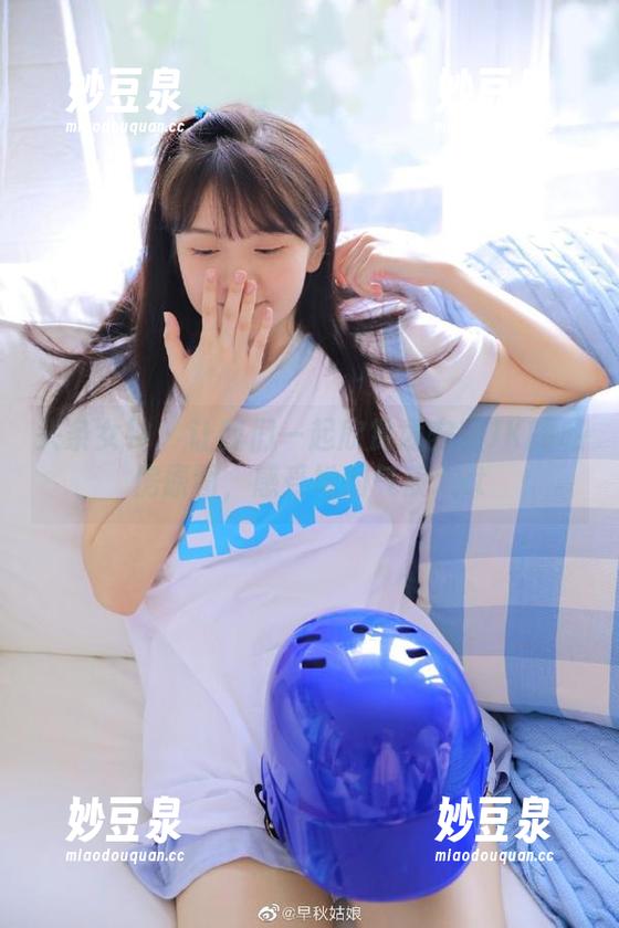头条女神 - 让我们一起欣赏童安琪JK的私房原图，感受她的气质.txt