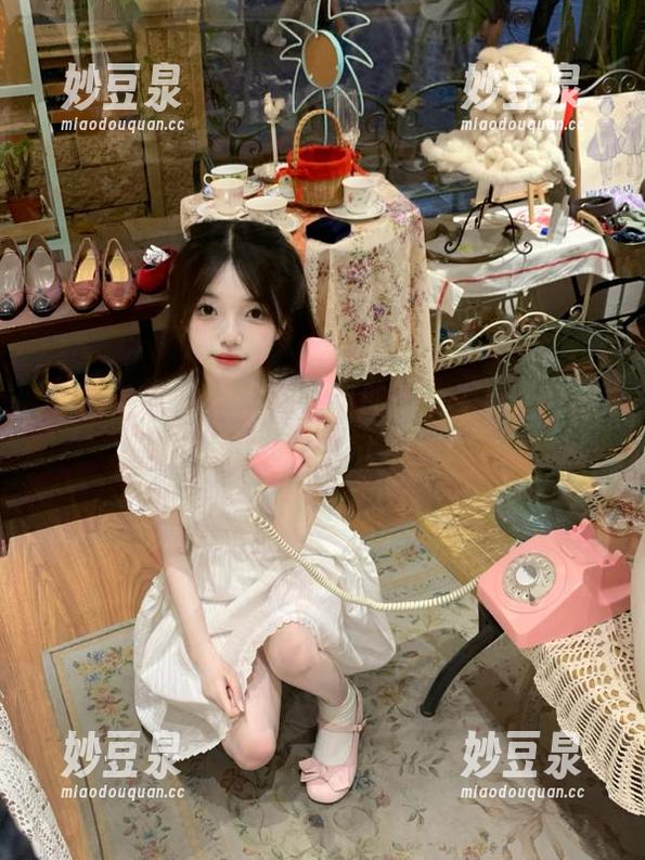 女主K 红色毛衣妹妹的写真图册:女主K能否成功圈粉?.txt