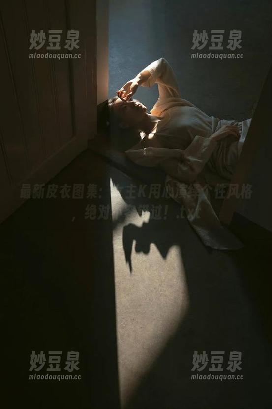 最新皮衣图集：女主K用心演绎个性风格，绝对不容错过！.txt
