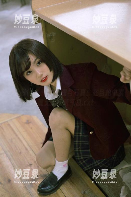 姜仁卿(강인경)的原图与写真：在自拍中展现无尽可爱气息.txt