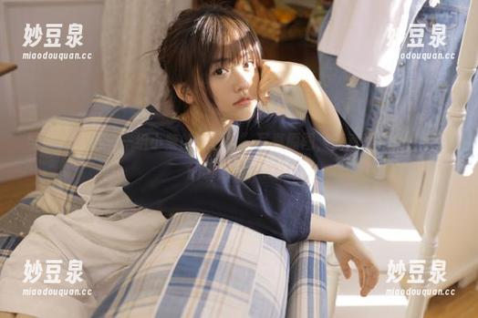 学妹加速跑 - 一组小莹的“日常”写真原图，简直是模仿教科书的典范呀！.txt