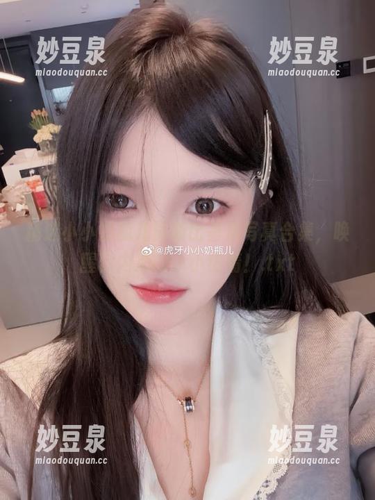 精选小小奶瓶儿最新比基尼写真合集，唤醒你内心的小小热情！.txt
