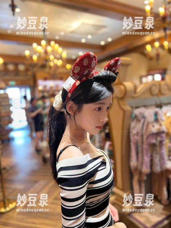 微密圈 - 跟随小芯酱私拍吊带白丝，原图记录青春的魅力.txt
