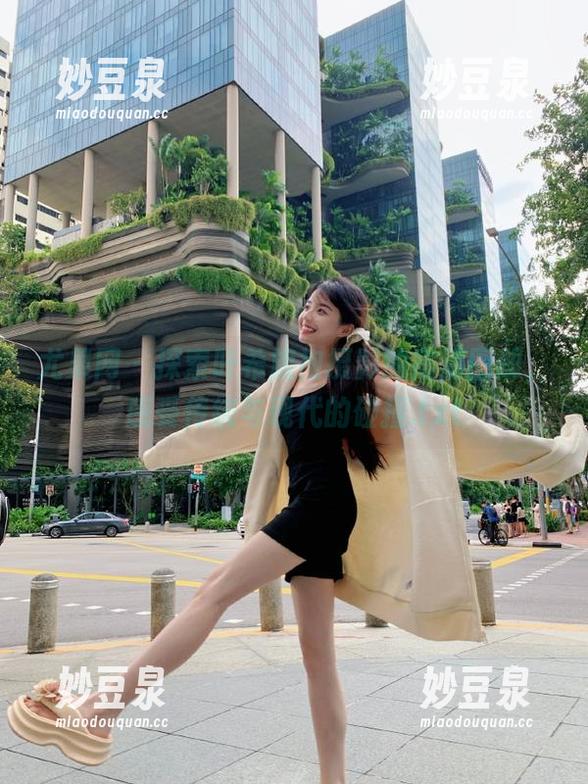 尤果网 - 探索叶希旗袍摄影的高清图册，感受传统与现代的碰撞.txt