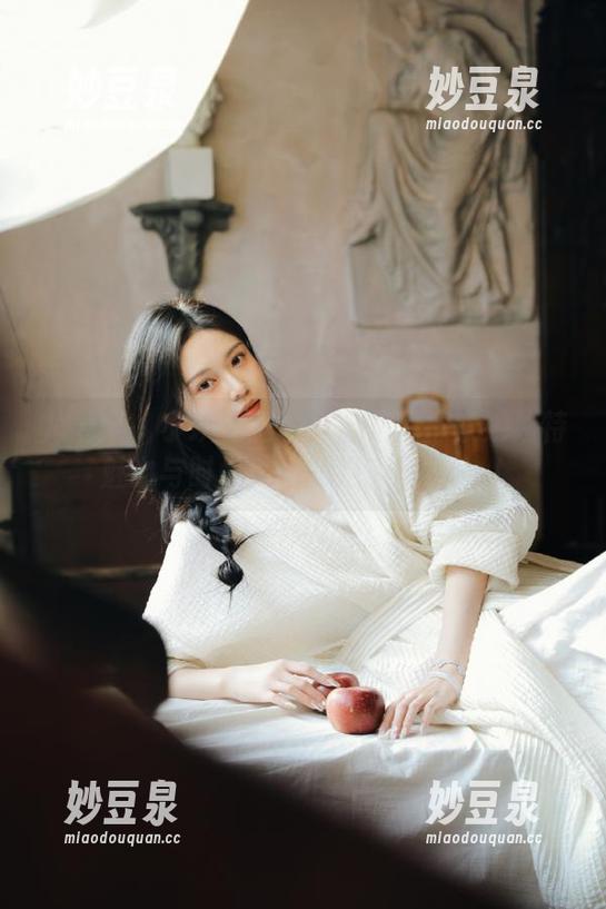 尤果网 - 小琪女王写真合集：探索她独特魅力与时尚风格的绝美瞬间.txt