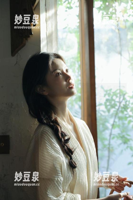 尤果网 - 超级惊艳的婚纱图包：观看杨果果的摄影作品，直击你心中对美的向往！.txt