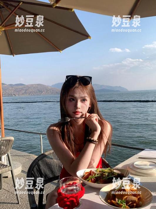 尤果网 - 欣杨Kitty私房长腿原图展示：在镜头下绽放真实的自我.txt