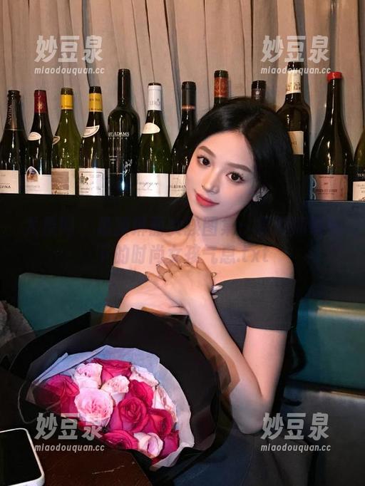 尤果网-琳丽 尤果网 - 最新琳丽女孩图集:摄影师镜头下的时尚女孩气息.txt
