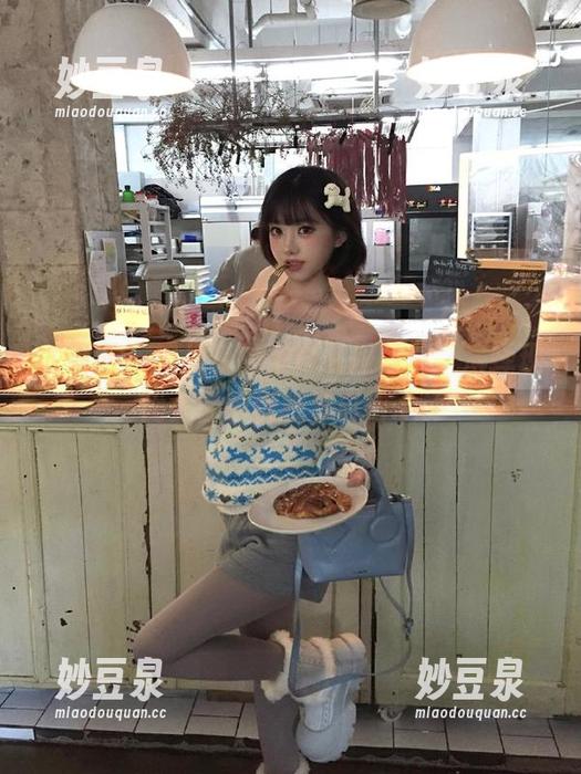 尤果网 - 田梓茵的定制礼服写真，演绎现代女性的优雅与自信.txt