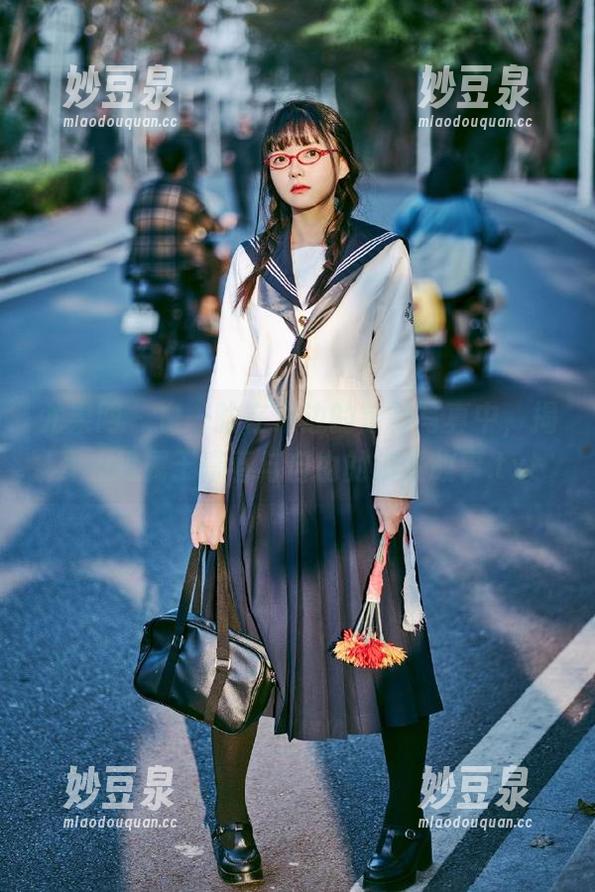 尤果网 - 白一晗在海边的定制写真中，揭开一段属于青春与自由的浪漫故事.txt