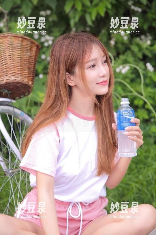 尤果网 - 探索无圣光的诗意：研依天台写真合集中的每个细节都在诉说故事.txt