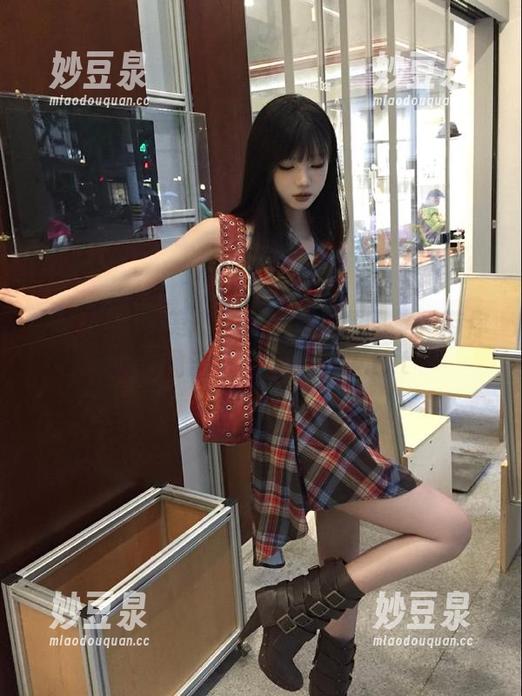 尤果网 - 绝美陈宝拉眼镜资源图集：带你领略潮流与品味的盛宴.txt