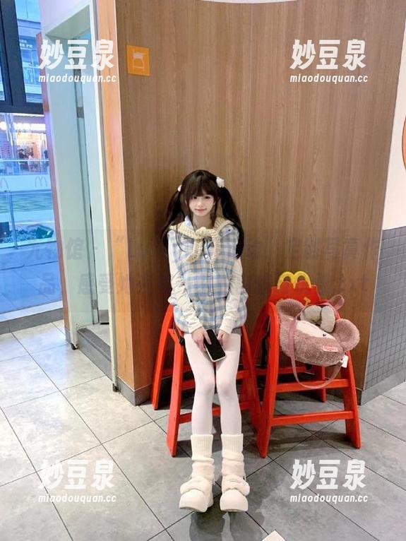 尤物馆 - “Luffy菲菲运动”定制写真作品，感受她在每一刻的自信与优雅.txt