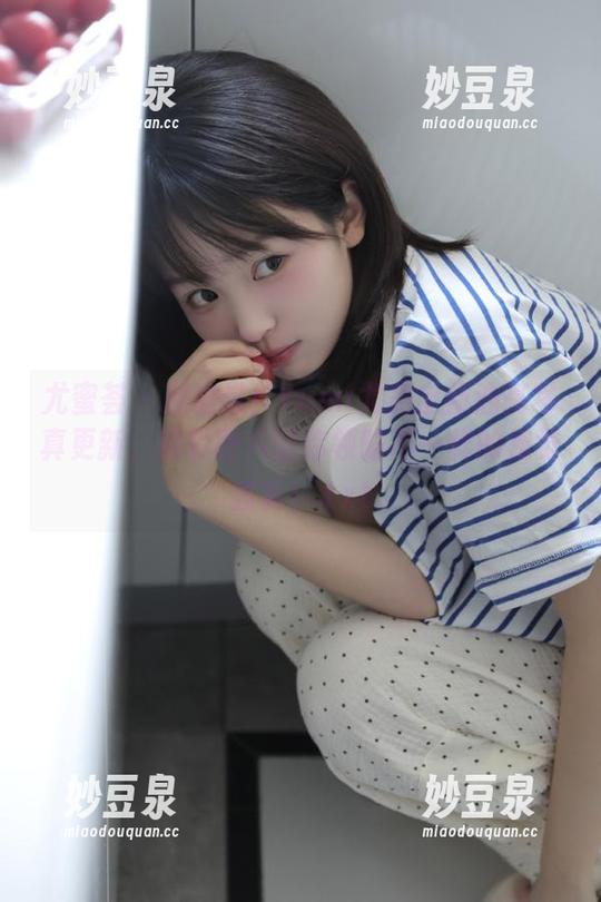 尤蜜荟 - 别错过！Yumi尤美全新油亮写真更新，精彩图片让你领略不一样的视觉盛宴！.txt