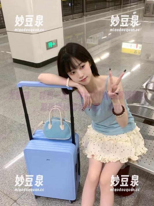 尤蜜荟-宋KiKi 尤蜜荟 - 轻松一笑:宋KiKi婚纱原图精选,展现婚纱的另一面!.txt