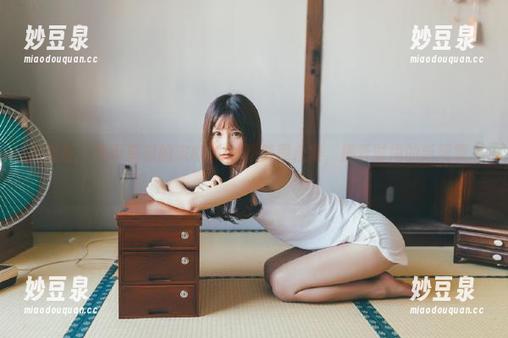 尤蜜荟 - 不可错过的宋KiKi礼服美图合集，揭开时尚的新篇章.txt