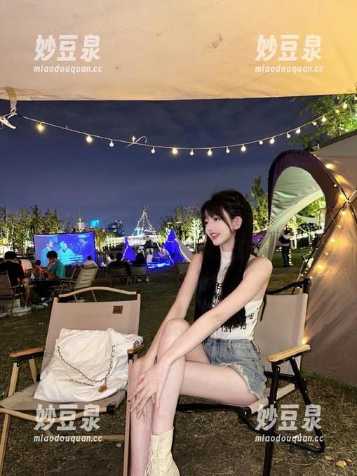 尤蜜荟 - 张思允Nice镂空写真精选作品集：艺术与现实的完美交汇之旅.txt