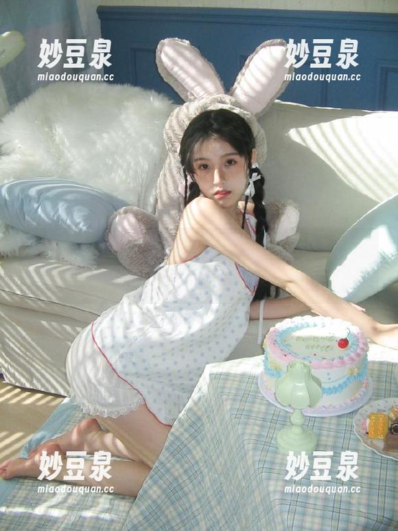 尤蜜荟-蛋蛋_egg 尤蜜荟 - 放飞想象,蛋蛋_egg兔女郎写真图片带你体验不一样的视觉盛宴.txt