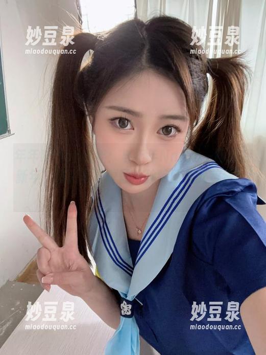 年年Nnian新年：与年年Nnian一同迎接新年，精彩写真原图与独特图集大放送！.txt