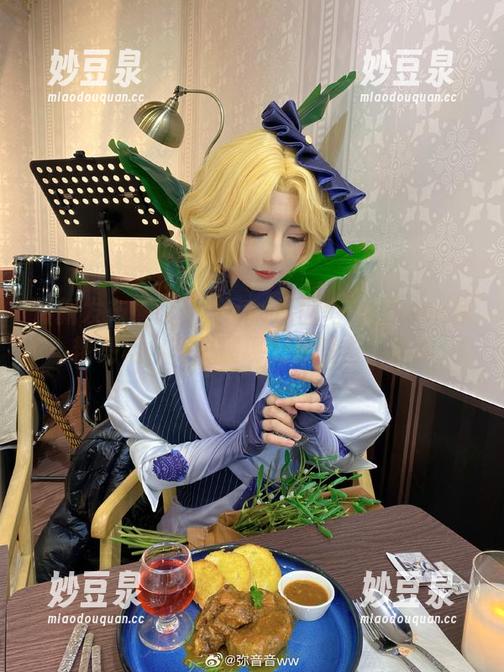 最新发布！弥音音ww以丽塔-女仆cos惊艳亮相，写真展现无尽魅力！.txt