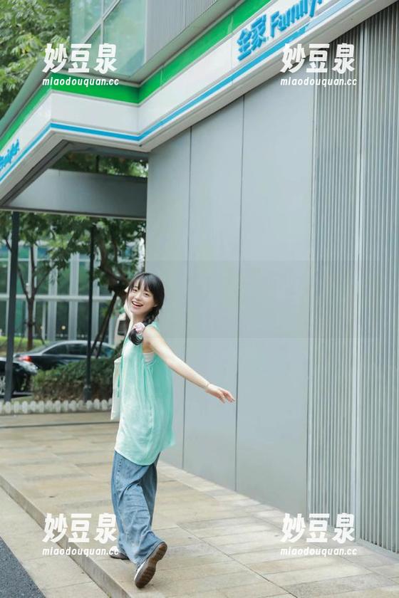 慕丝女郎-西西 慕丝女郎 - 让你笑到肚子疼的西西夏天最新写真照片,绝对不容错过啊!.txt