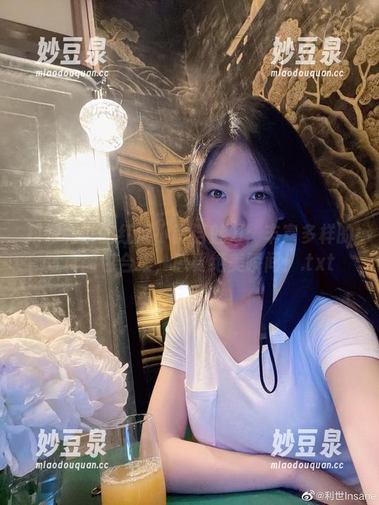 抖娘利世的红涩小铃铛魅力：丰富多样的写真图包合集，感受绝美瞬间！.txt