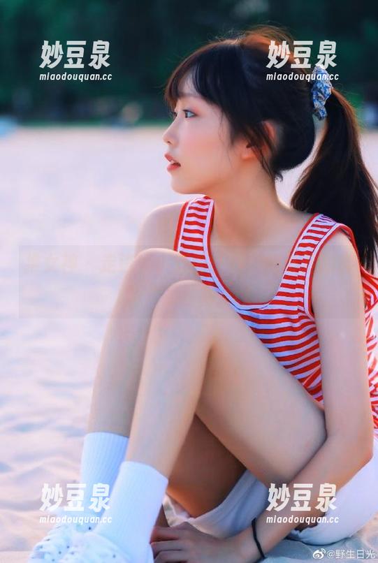 推女神 - 走进妮小妖的世界，欣赏她的套装作品图库.txt