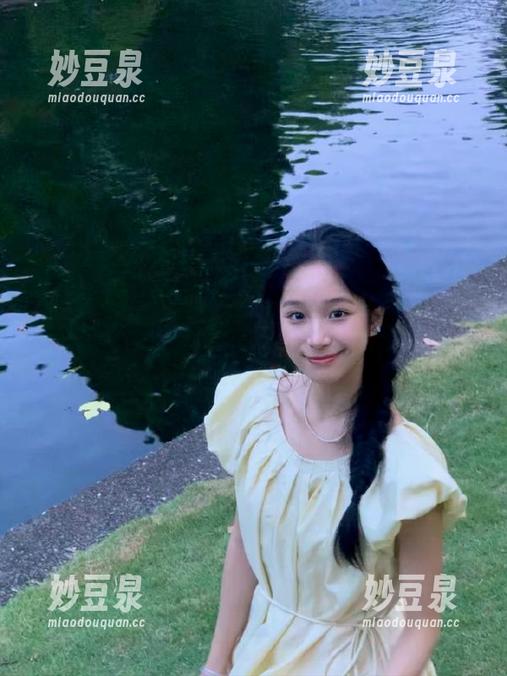 推女神 - 黑丝里的绮里嘉，观看原图体验她的自信与独特魅力.txt