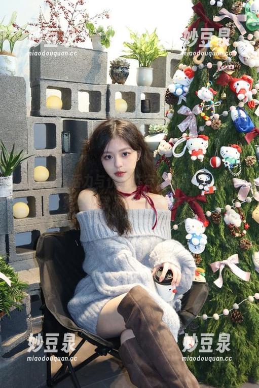推女神 - 活力与优雅并存，莫雅淇空姐写真合集带来视觉盛宴.txt