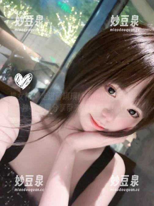 推女神 - 走进萌琪琪Lrene的裸足时光：独特套图分享带来视觉盛宴！.txt
