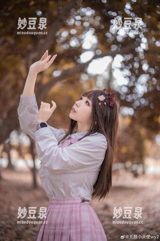 从容俯瞰世界“无颜小天使wy”的天台原图写真分享.txt