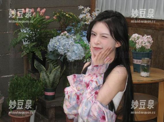 星颜社 - 袁圆女王系列的精选图片，见证她的美丽与自信之旅.txt